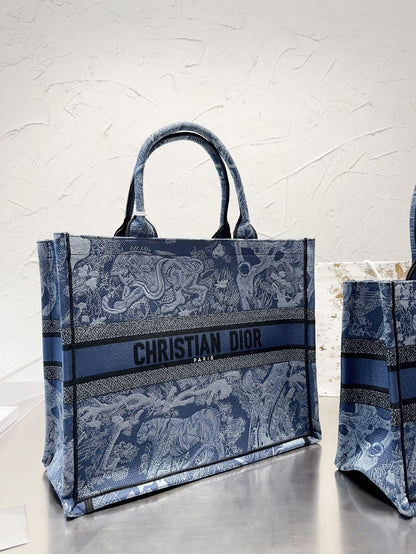 DR324 Medium/Large Dior Book Tote