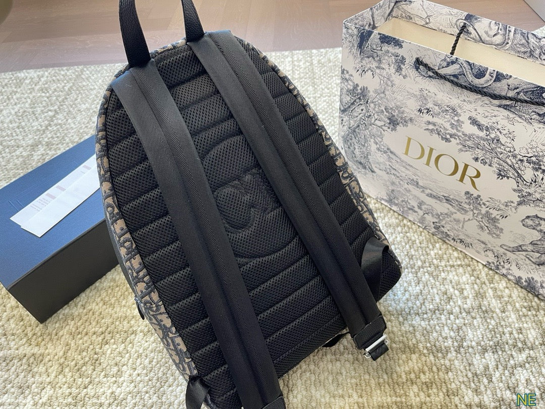 DR353 Rider Backpack / 12 x 15.7 x 6 inches
