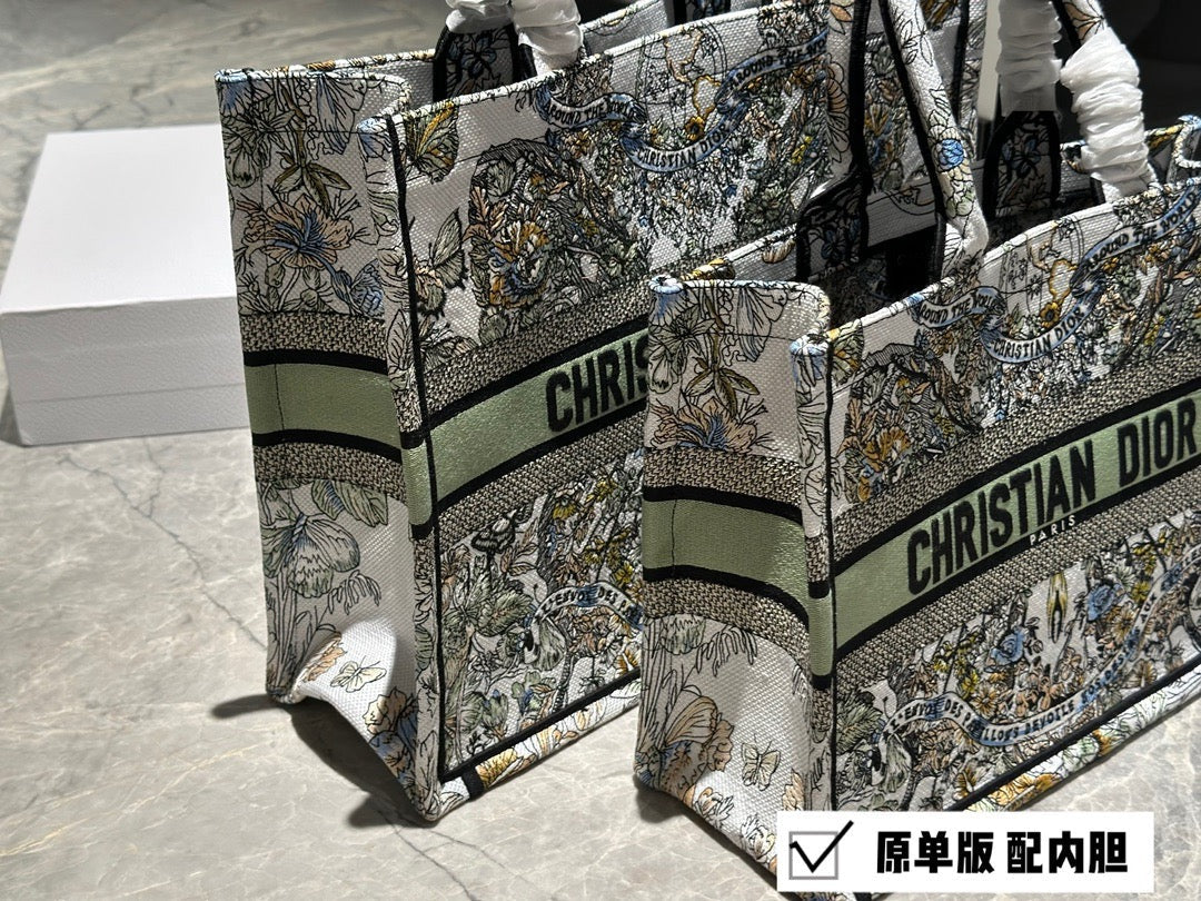 DR355 Medium/Large Dior Book Tote