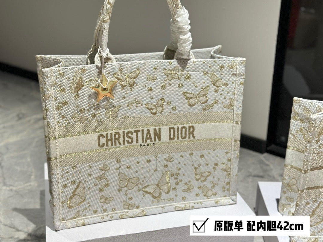 DR356 Medium/Large Dior Book Tote
