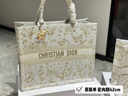 DR356 Medium/Large Dior Book Tote