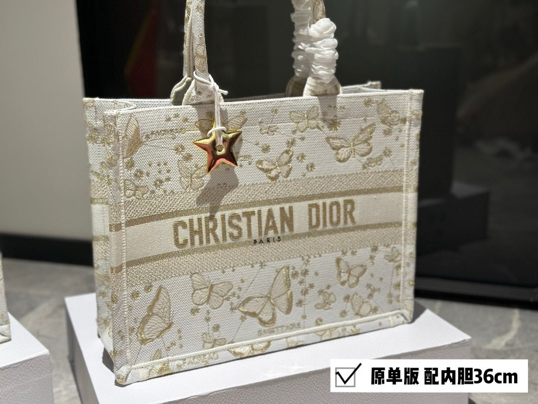DR356 Medium/Large Dior Book Tote