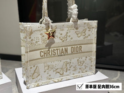 DR356 Medium/Large Dior Book Tote