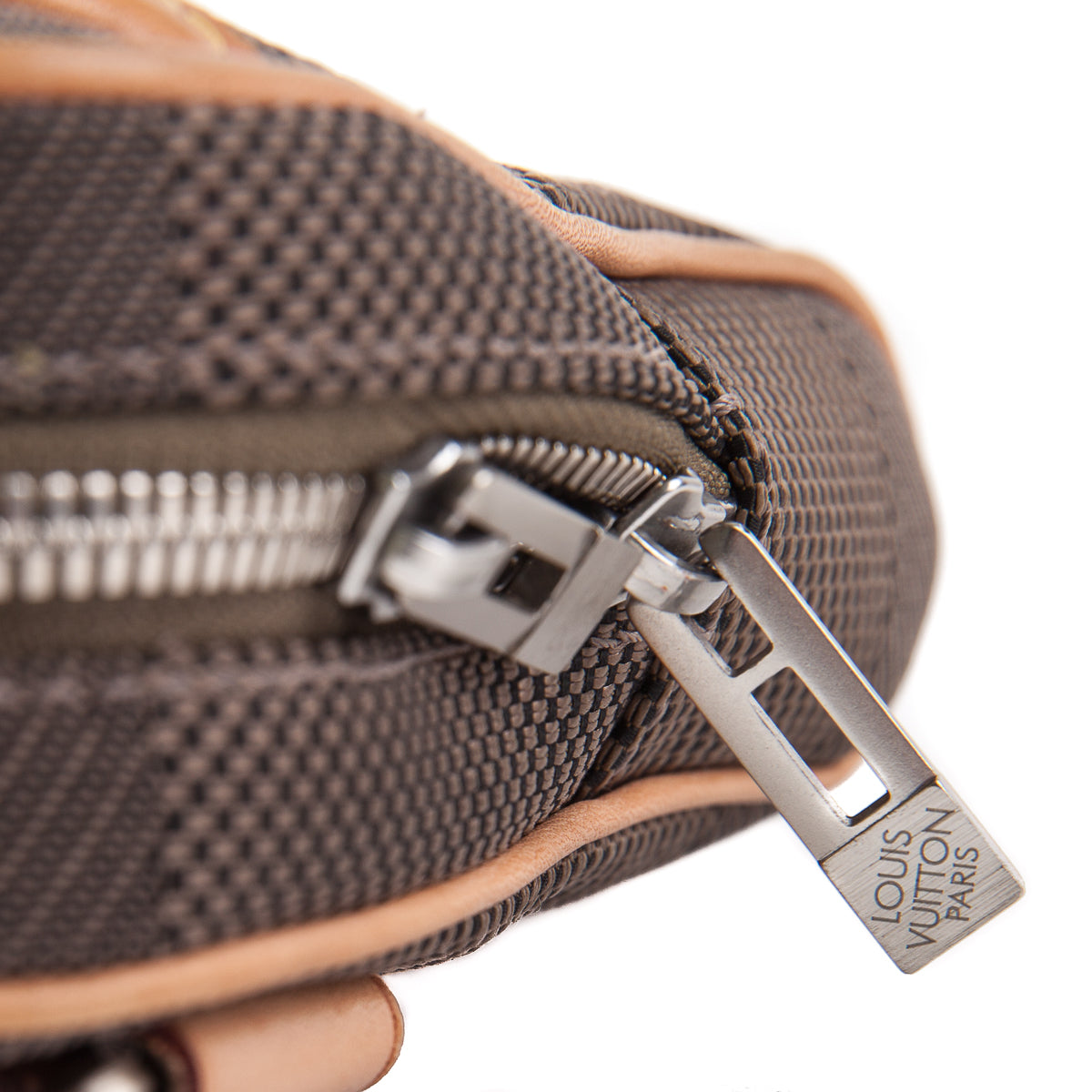 Louis-Vuitton Acrobat Damier Geant Hip Body Bag