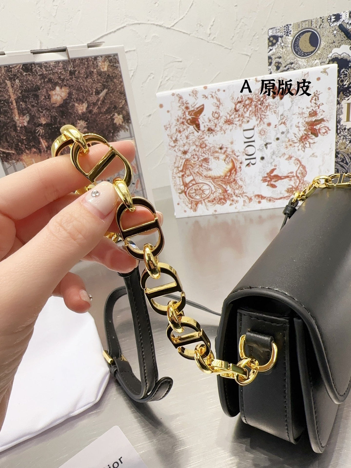 DR278 30 Montaigne Avenue Bag / 9 x 5 x 2.5 inches