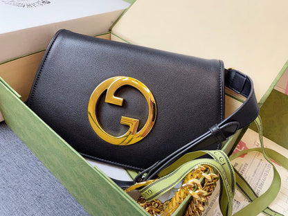 GC490 Blondie Shoulder Bag /  11"W x 6.3"H x 1.6"D