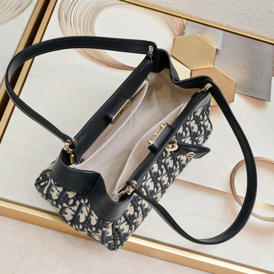 DR446 Small Key Bag / 8.6x4.7x4.7inch
