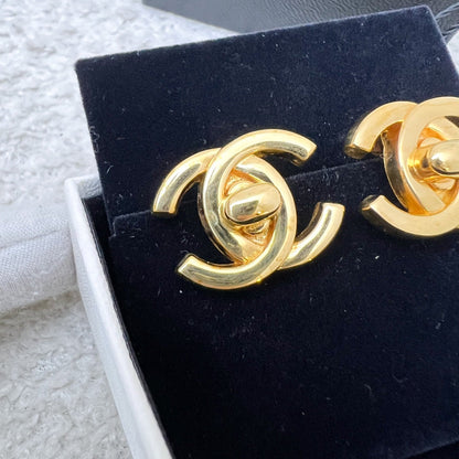 Chanel Vintage Medium CC Turnlock Clip On Earrings in GHW