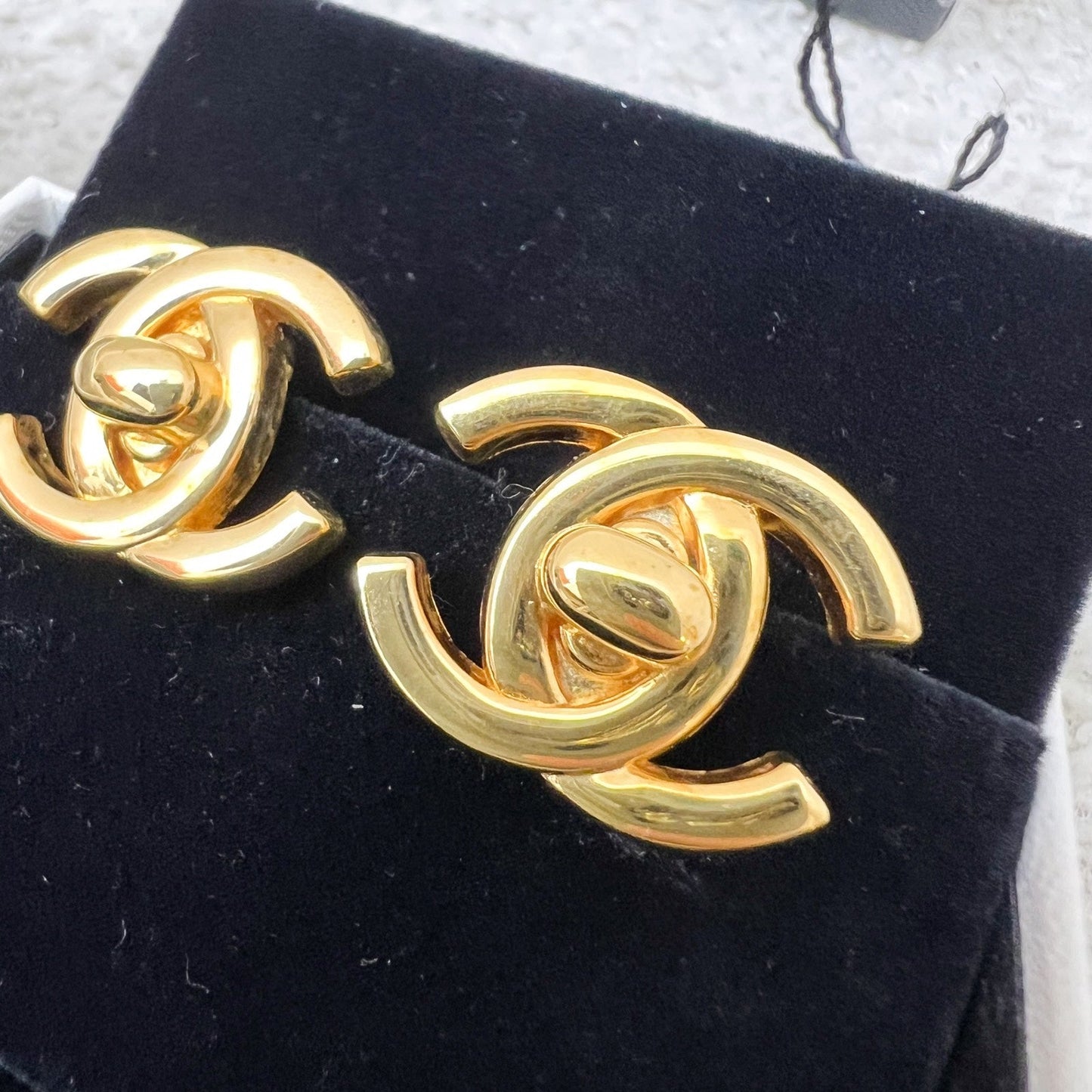 Chanel Vintage Medium CC Turnlock Clip On Earrings in GHW