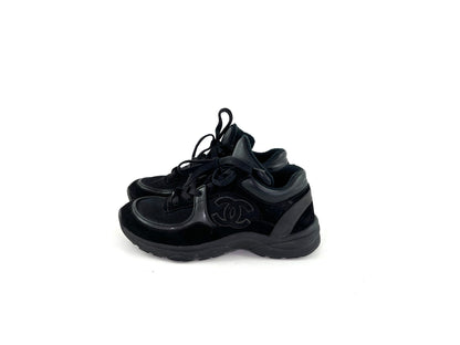 CHANEL Black 2020 Interlocking CC Logo Sneakers 39 8