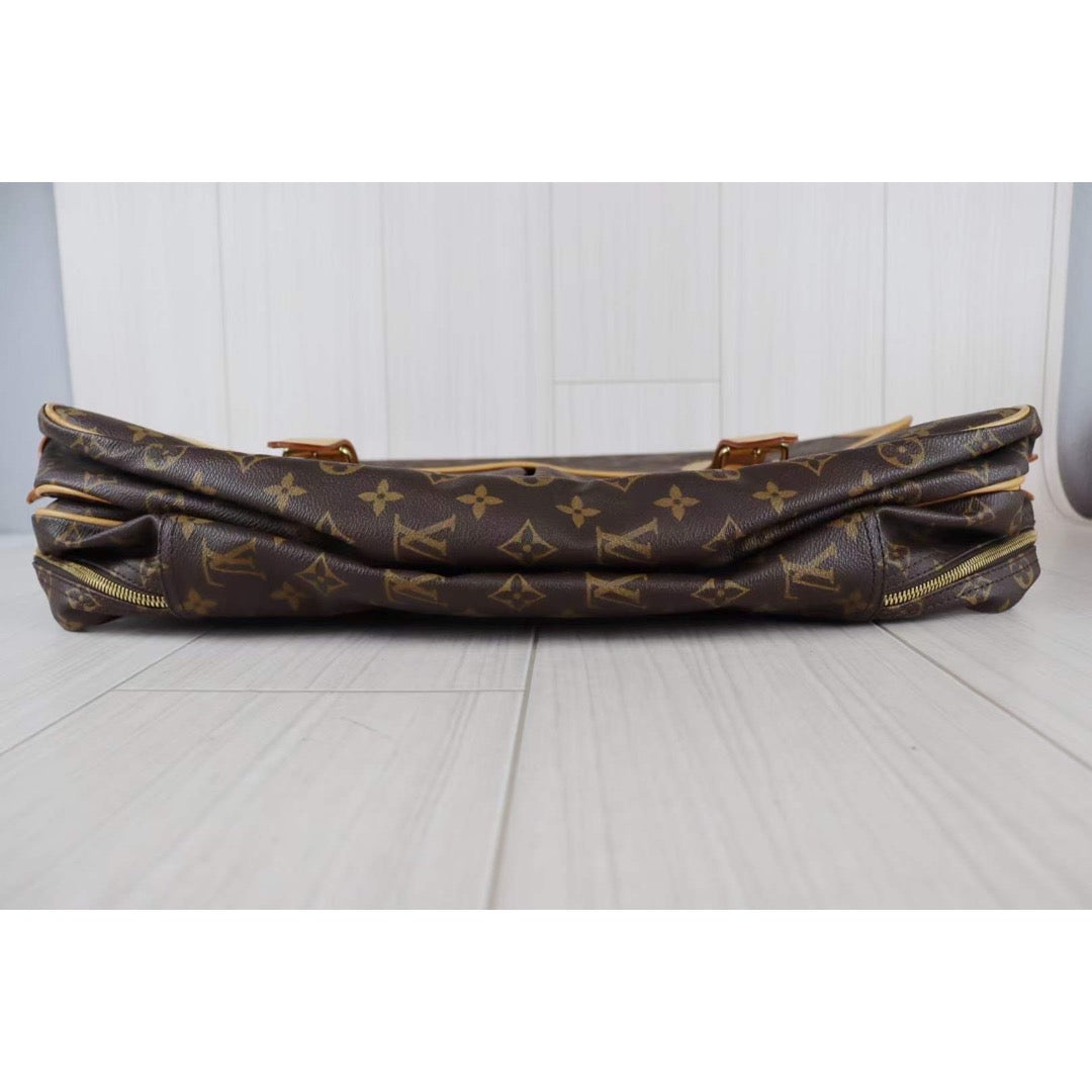 Rank AB ｜ LV Monogram Hunting Bag Travel Bag ｜091308