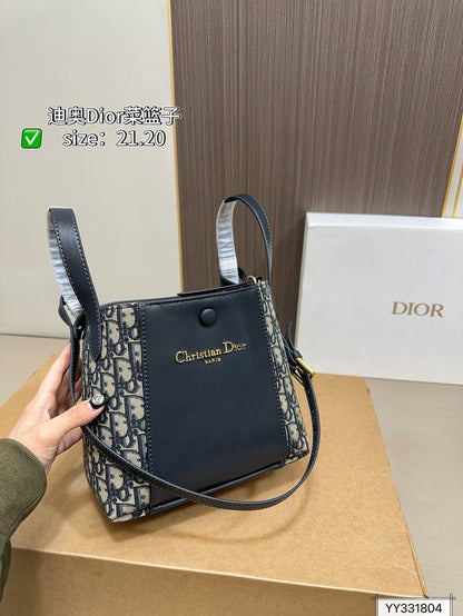 DR530 Small Signature Bucket Bag / 8.5x7.5x4.5inches