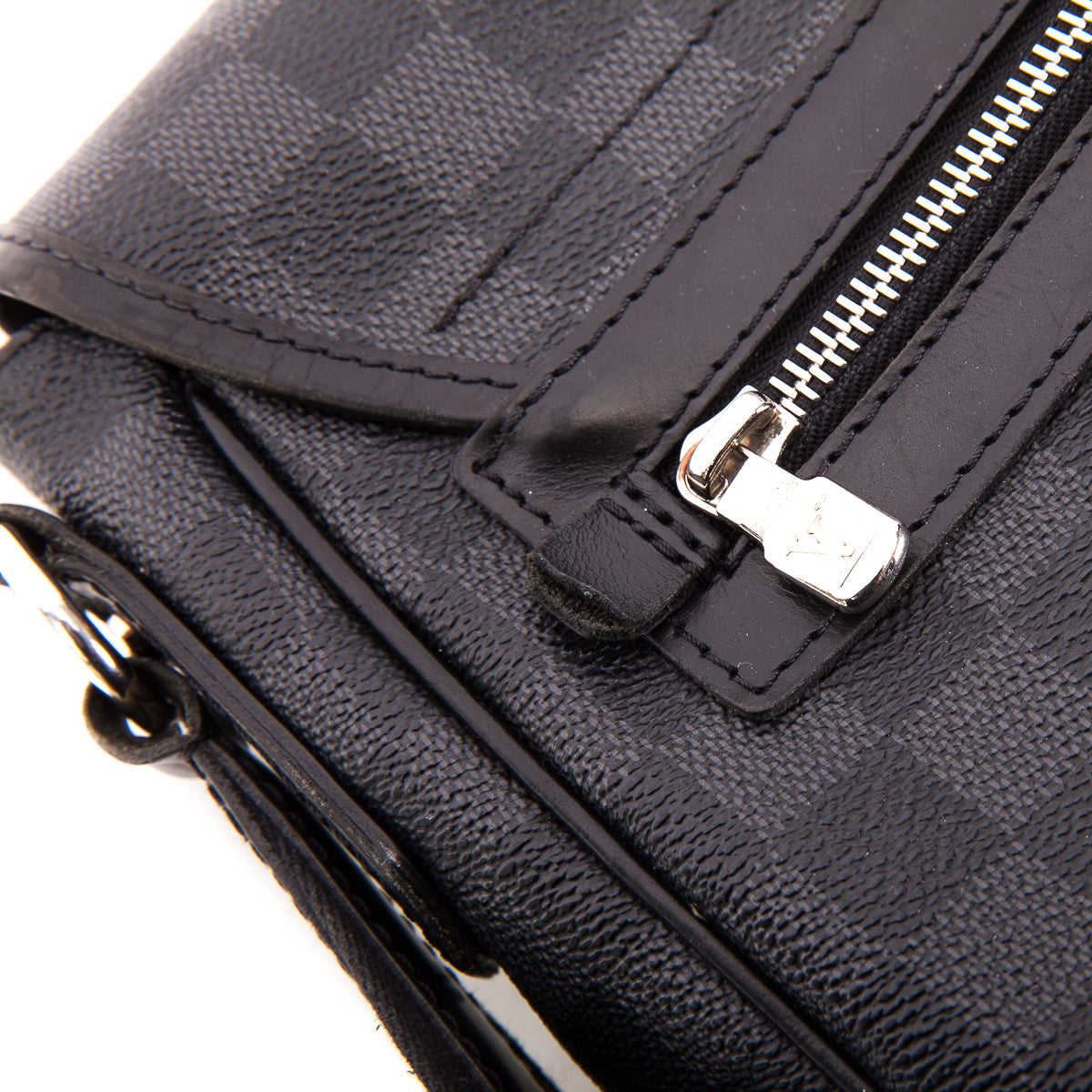 Louis-Vuitton Damier Graphite Daniel GM Messenger Bag