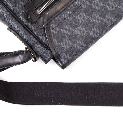 Louis-Vuitton Damier Graphite Daniel GM Messenger Bag