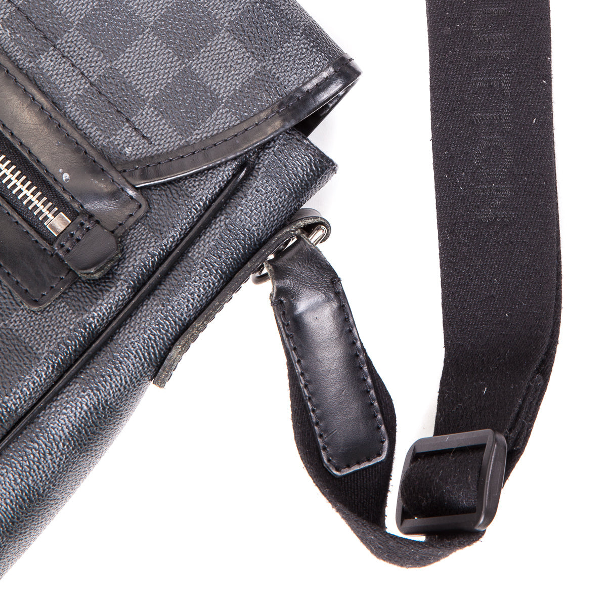 Louis-Vuitton Damier Graphite Daniel GM Messenger Bag