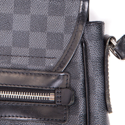Louis-Vuitton Damier Graphite Daniel GM Messenger Bag