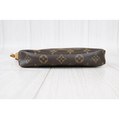 Rank A ｜     LV Monogram Pochette Accessoires    ｜011606