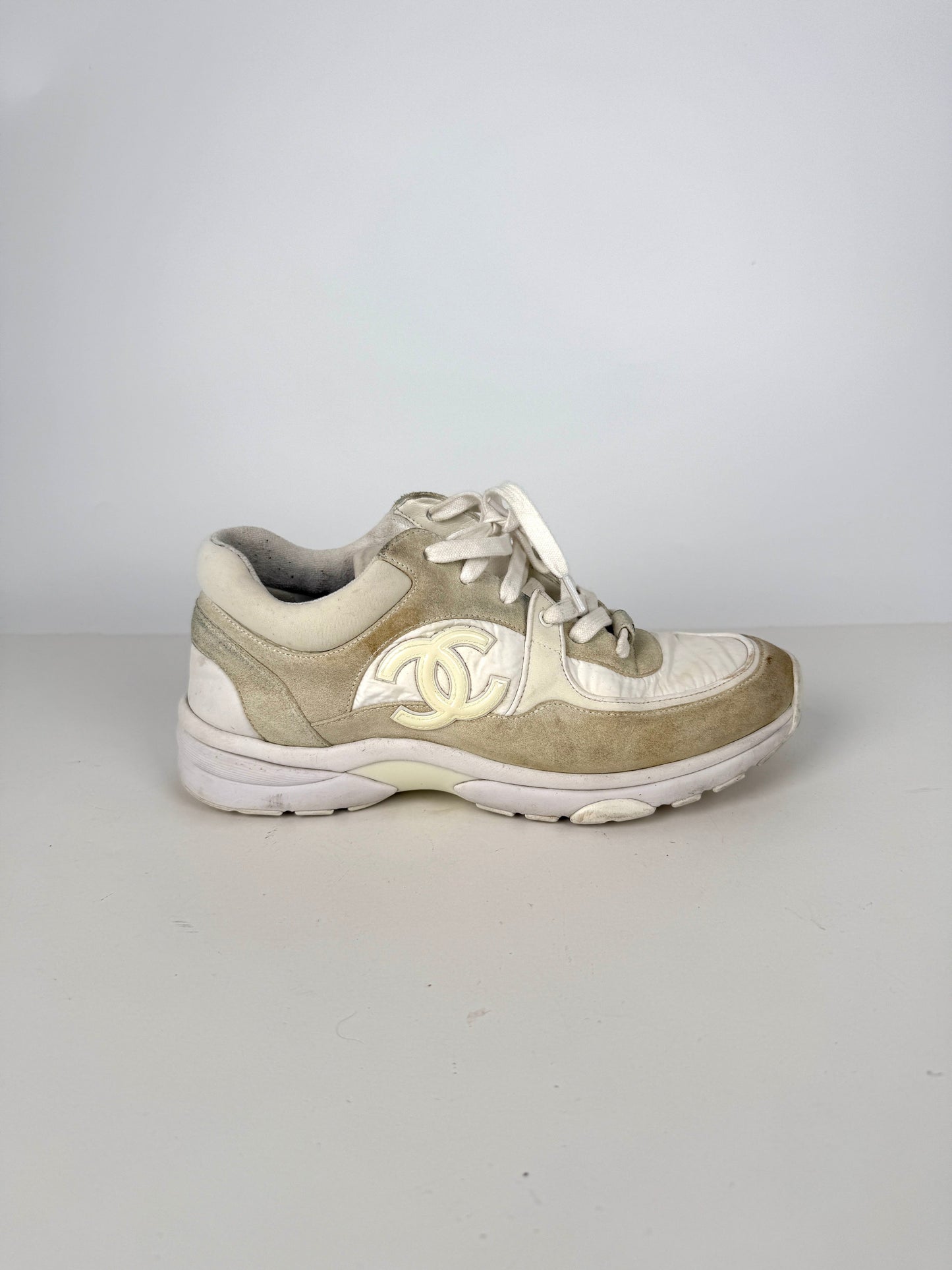 CHANEL White CC Logo Leather Running Classic Sneakers 39, 8
