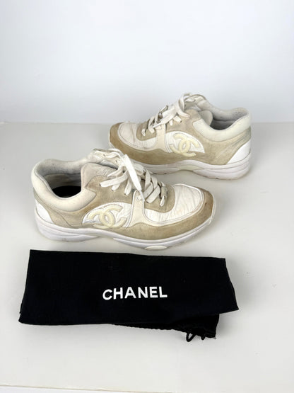 CHANEL White CC Logo Leather Running Classic Sneakers 39, 8