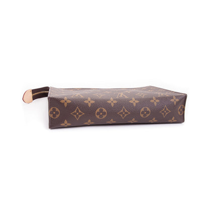 Louis-Vuitton Monogramme Toiletry Pouch 26
