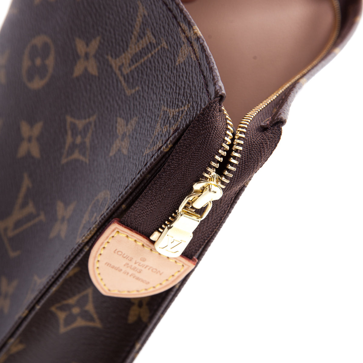 Louis-Vuitton Monogramme Toiletry Pouch 26