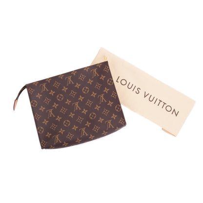 Louis-Vuitton Monogramme Toiletry Pouch 26