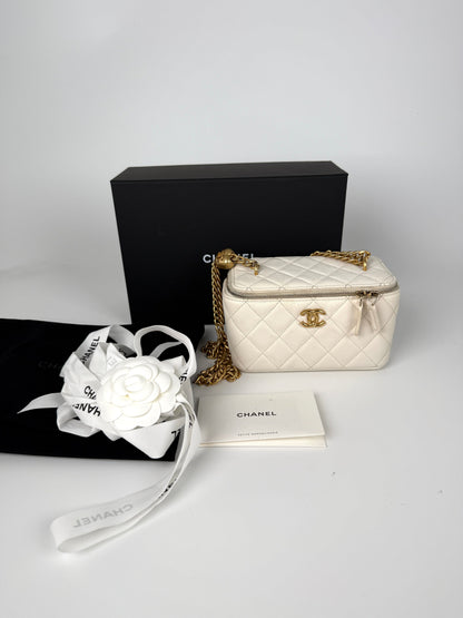 CHANEL White Sweetheart Caviar Vanity Case CC Chain Crossbody Bag