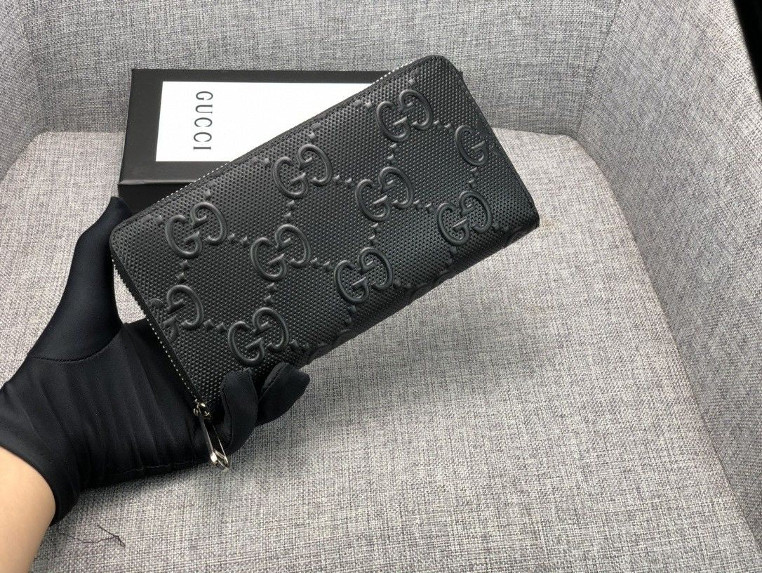 GC461 GG Embossed Zip Qround Wallet / 7.5"W x 4.1"H x 1"D