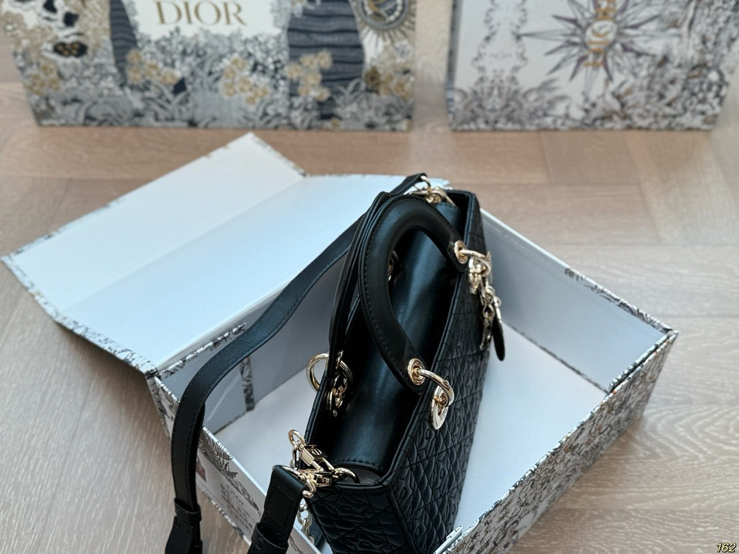 DR540 Medium Lady D-Joy Bag / 8.5 x 4.5 x 2.5 inches
