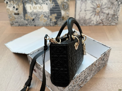 DR540 Medium Lady D-Joy Bag / 8.5 x 4.5 x 2.5 inches