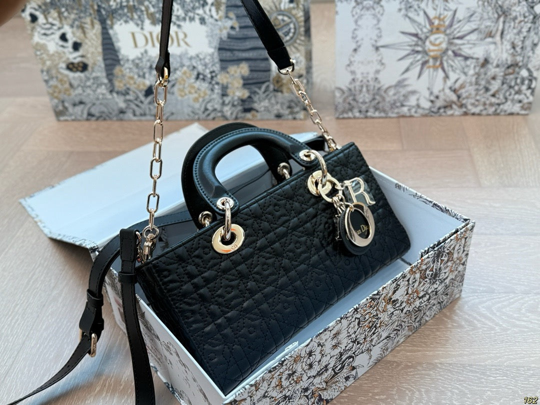 DR540 Medium Lady D-Joy Bag / 8.5 x 4.5 x 2.5 inches