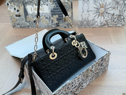 DR540 Medium Lady D-Joy Bag / 8.5 x 4.5 x 2.5 inches
