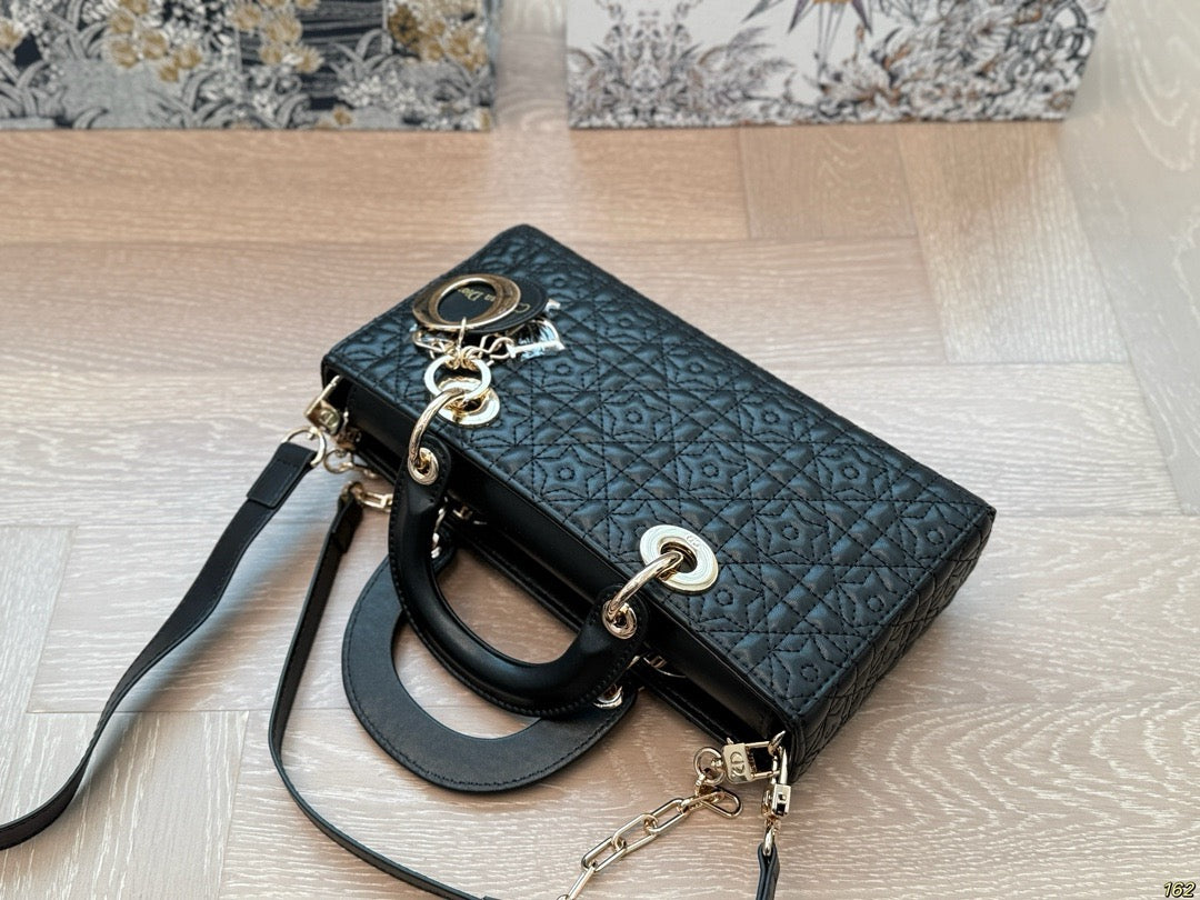 DR540 Medium Lady D-Joy Bag / 8.5 x 4.5 x 2.5 inches