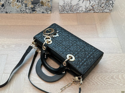 DR540 Medium Lady D-Joy Bag / 8.5 x 4.5 x 2.5 inches