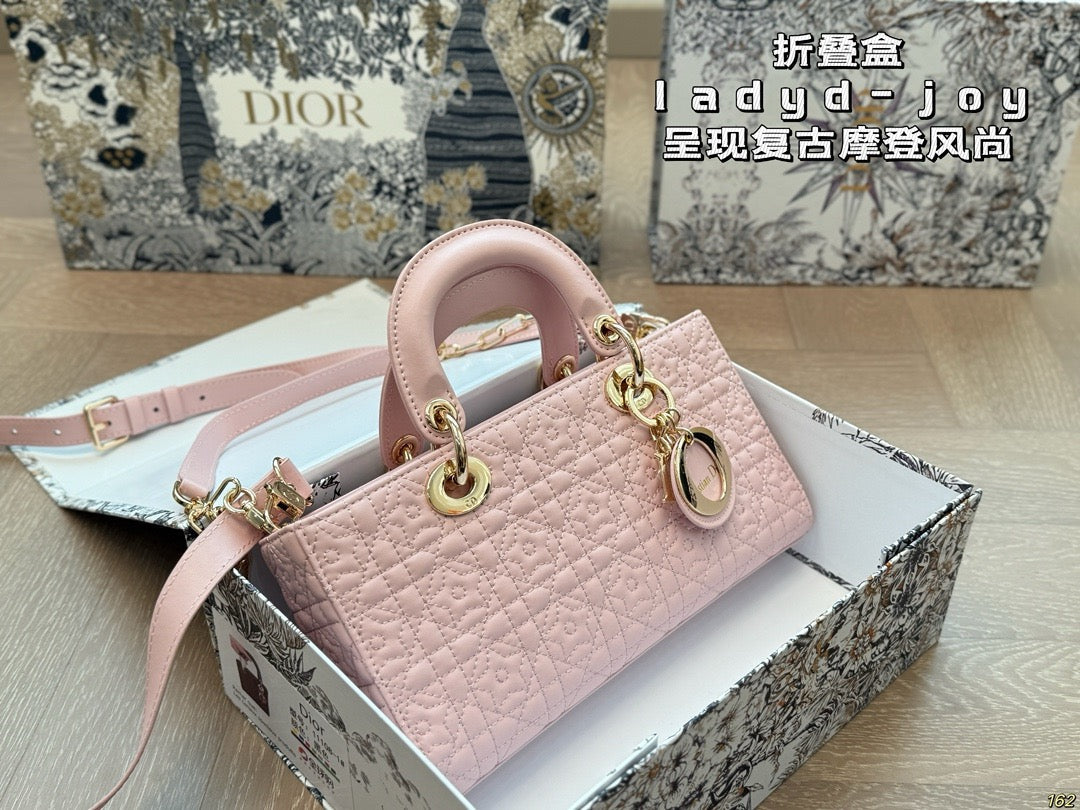 DR540 Medium Lady D-Joy Bag / 8.5 x 4.5 x 2.5 inches