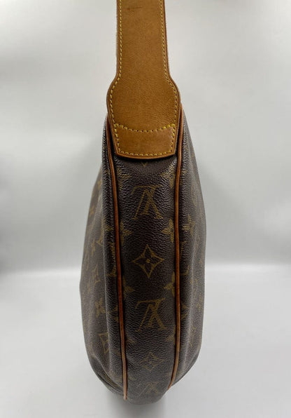 Louis Vuitton Croissant GM