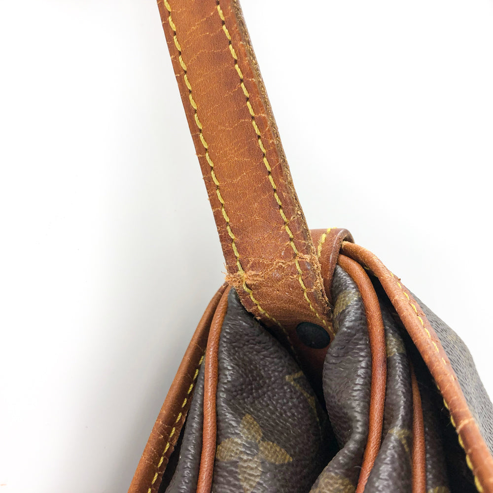 Louis-Vuitton Vintage Monogram Saumur 30