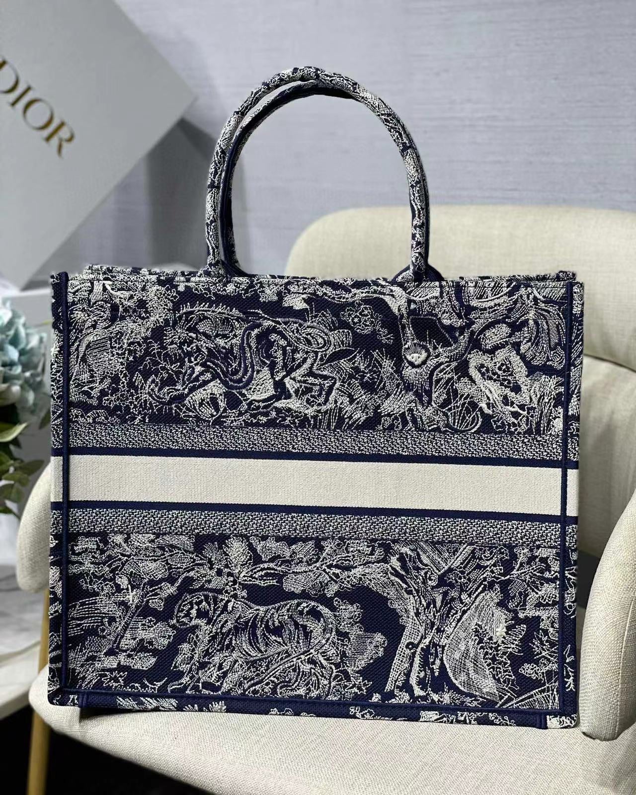 DR252 Small/Larger Dior Book Tote / HIGHEST QUALITY VERSION