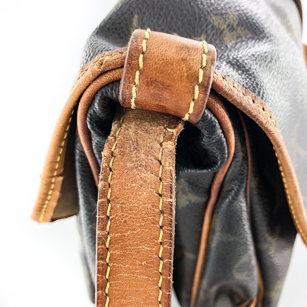 Louis-Vuitton Vintage Monogram Saumur 30