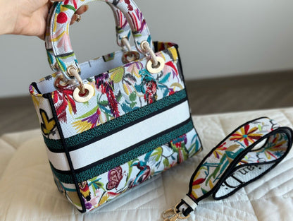 DR390 Medium Lady D-Lite Bag / 9.5 x 8 x 4.5 inches