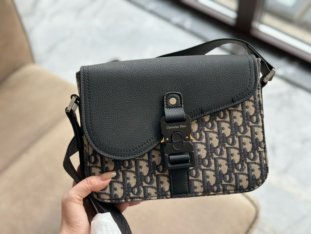 MBG074 Small Saddle Messenger Bag with Flap / 9x7x2.5inches