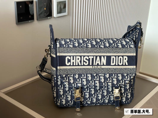 DR521 Small/Medium Diorcamp Bag