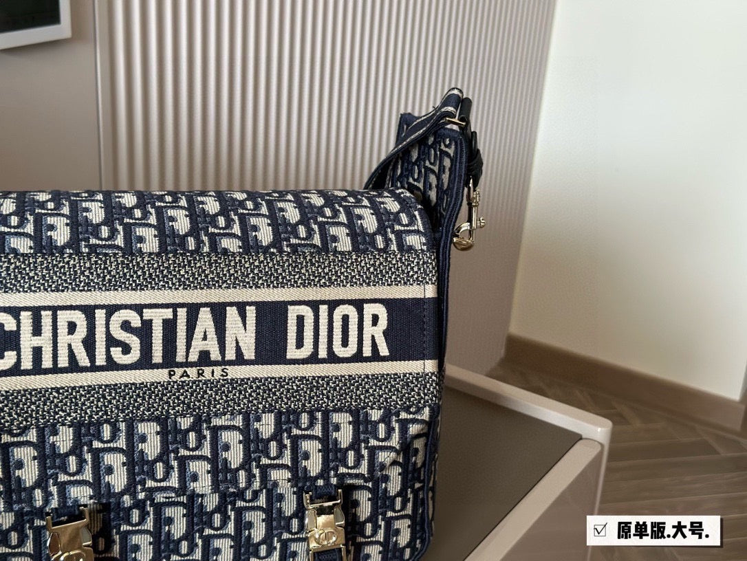 DR521 Small/Medium Diorcamp Bag
