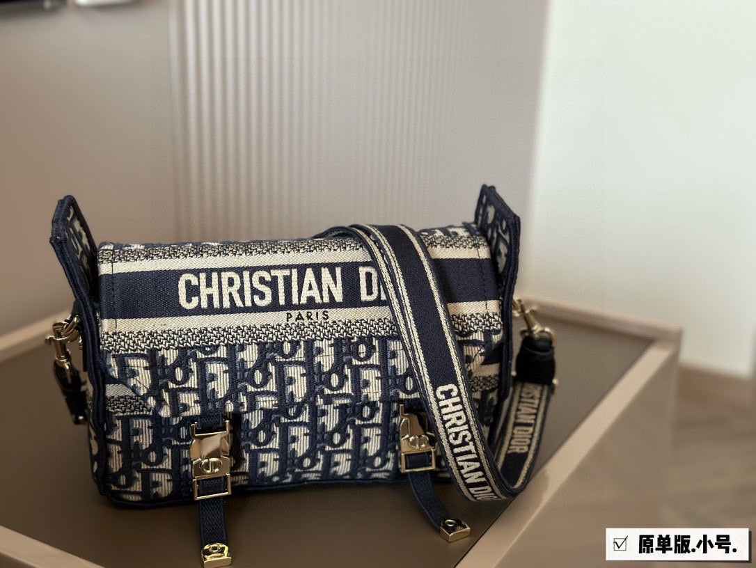 DR521 Small/Medium Diorcamp Bag