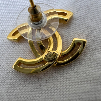 Chanel 20K CC Logo Earrings in GHW