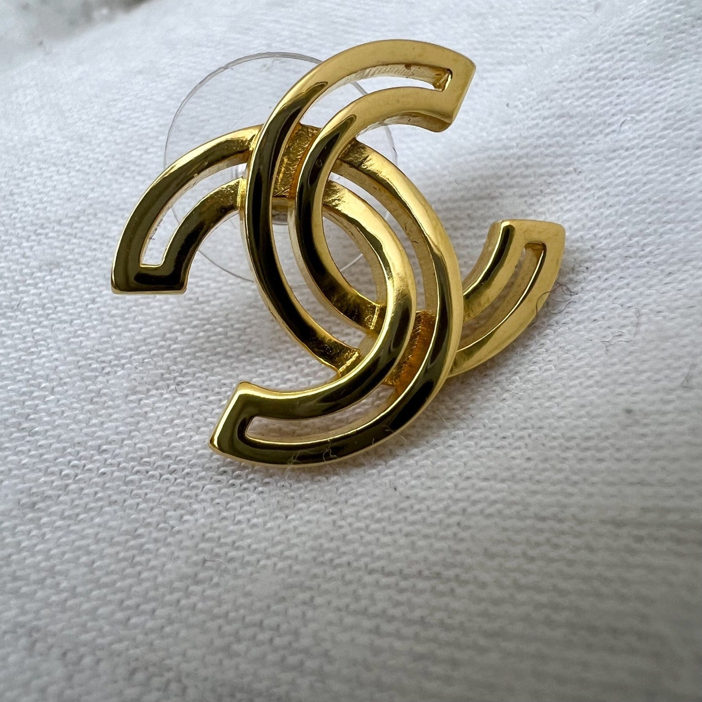 Chanel 20K CC Logo Earrings in GHW