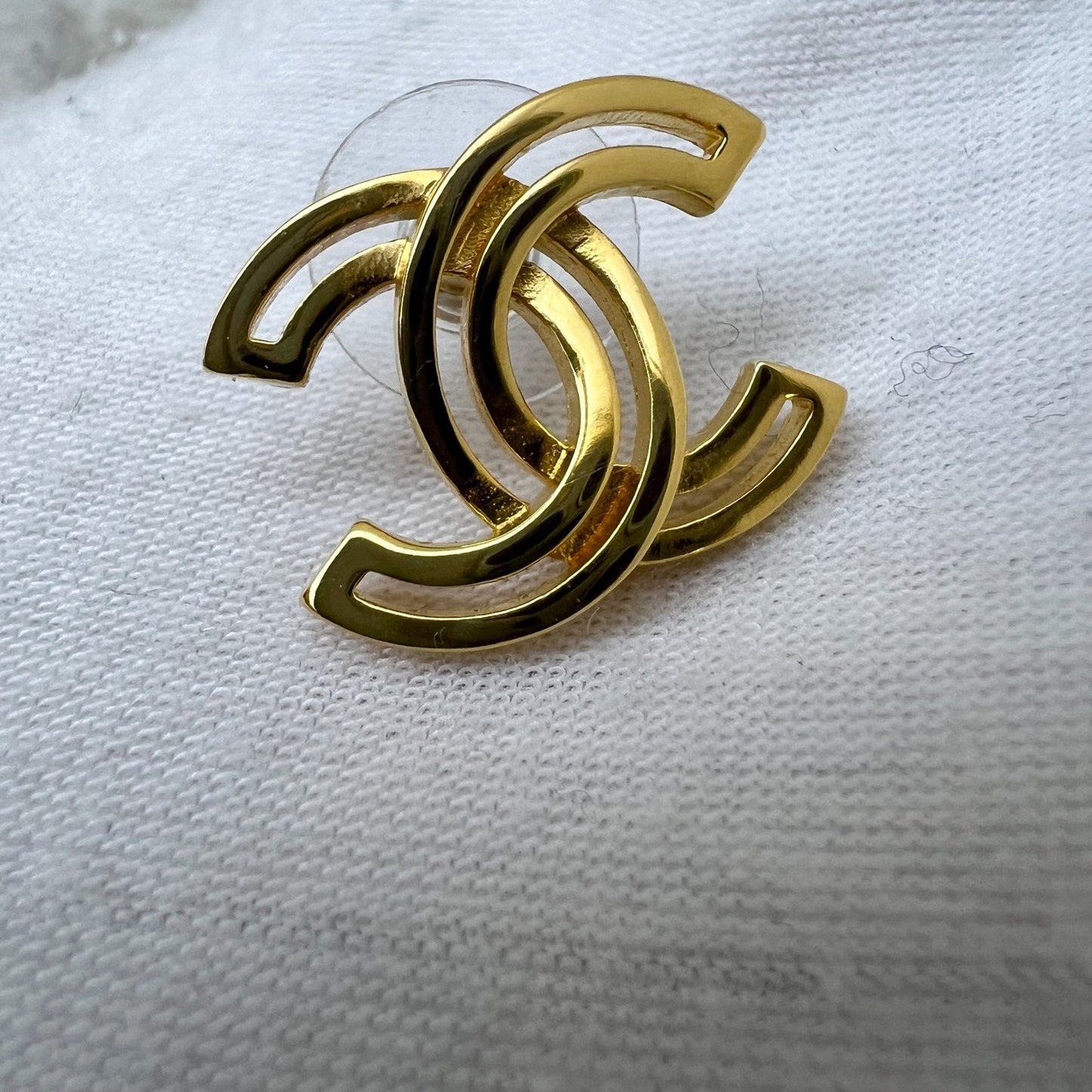 Chanel 20K CC Logo Earrings in GHW