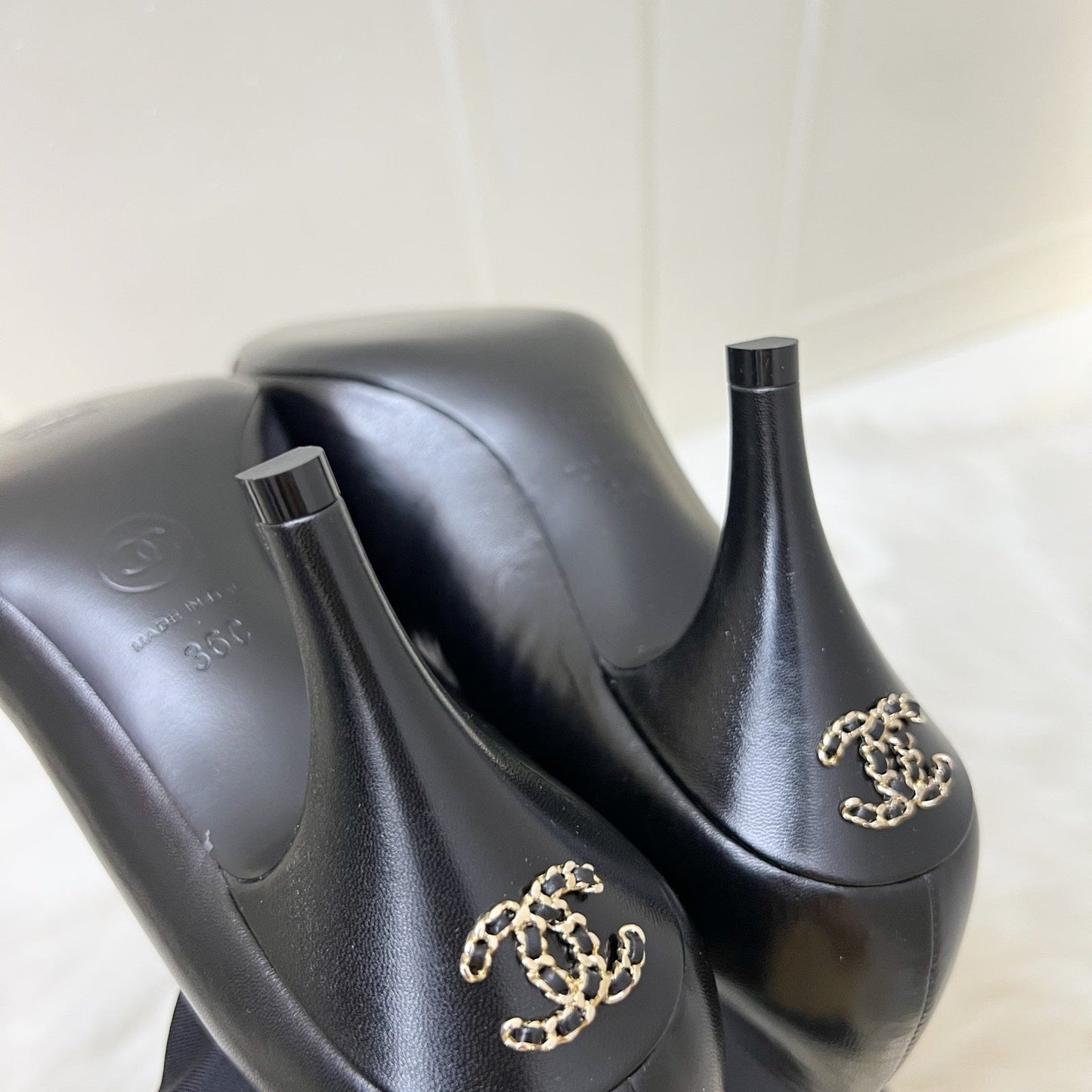 Chanel Heeled Pumps in Black Leather