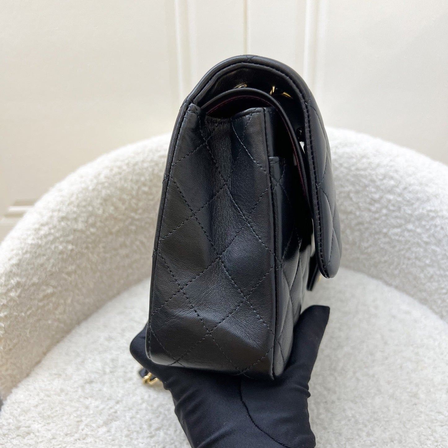 [Local Set - 2022] Chanel Medium Classic Flap CF in Black Lambskin and GHW (Model: A01112)