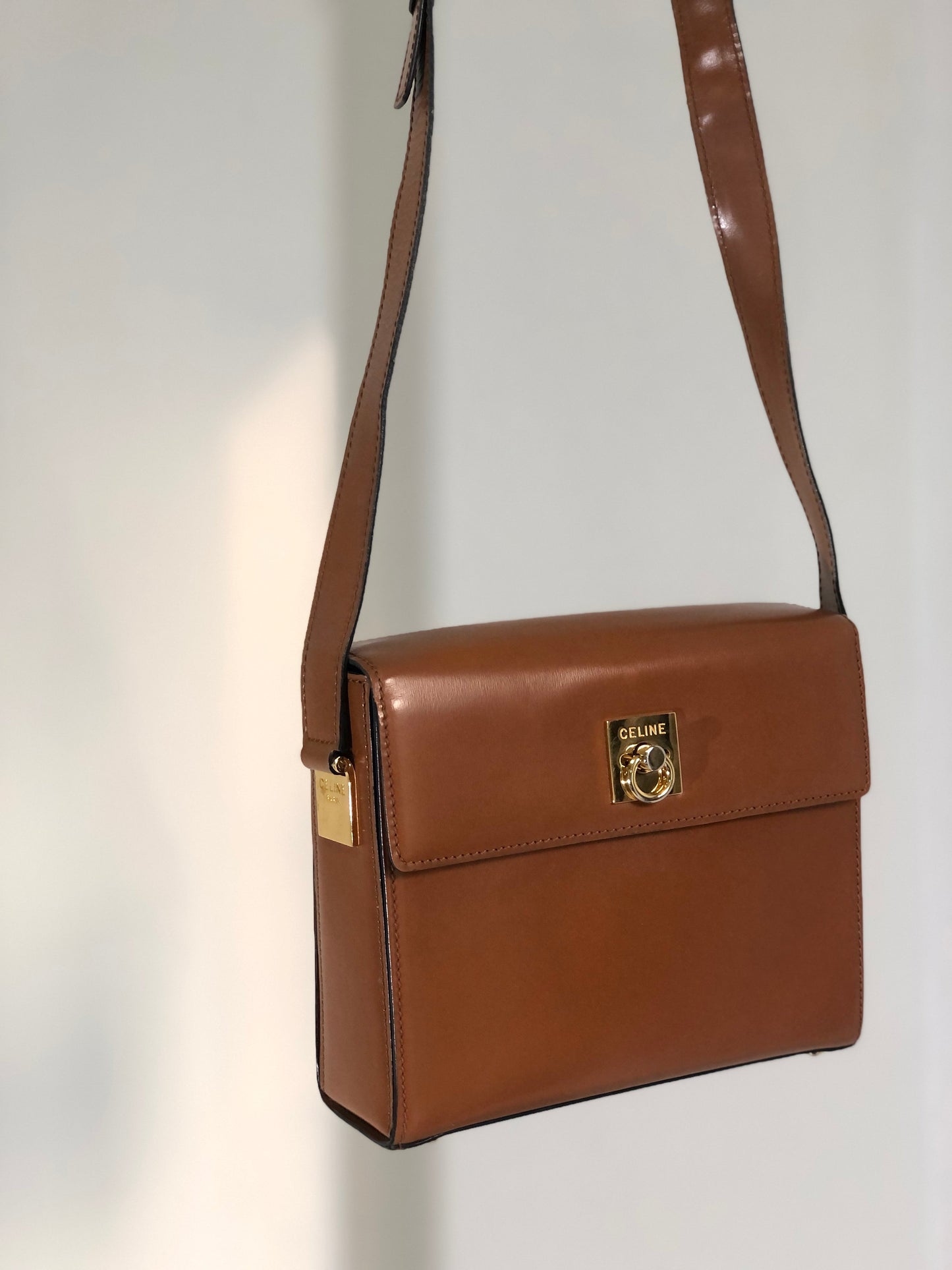 CELINE Logo Gancini Leather Box Shoulder bag Camel Vintage Old Celine ekrsvz